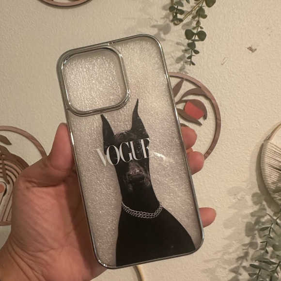 VOGUE Iphone 14pro case - Picture 3 of 4